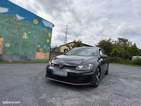 Volkswagen Golf GTI 2.0 TFSI 230