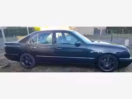 Mercedes-Benz Classe E 300 D V6 3.0 136 Avantgarde