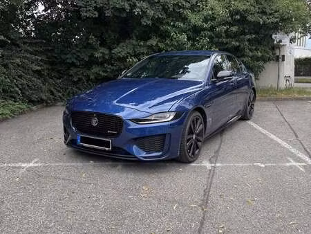 Jaguar XE P250 2.0 250 R-Dynamic Black