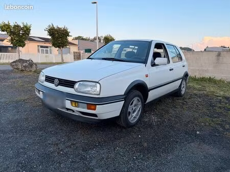 Volkswagen Golf 1.8 90
