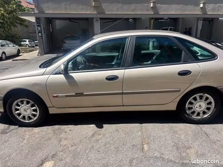 Renault Laguna 2.0 115 Initiale