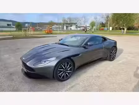 Aston Martin DB11 