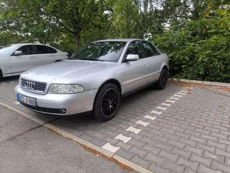 Audi A4 1.6 101