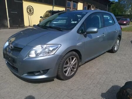 Toyota Auris 2.0 126