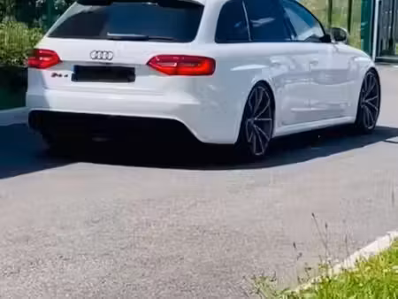Audi A4 RS4 V8 4.2 FSI 450 quattro