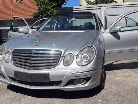 Mercedes-Benz Classe E E 200 211