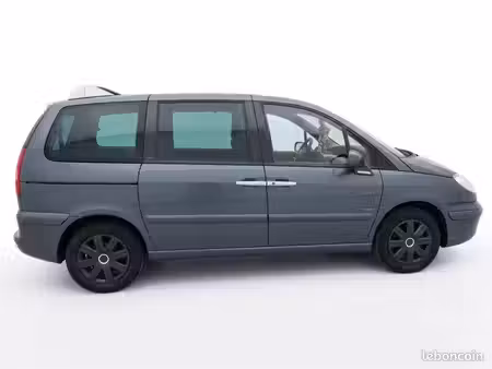 Peugeot 807 2.2 HDi 130