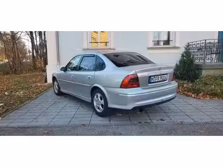 Opel Vectra 2.0 136