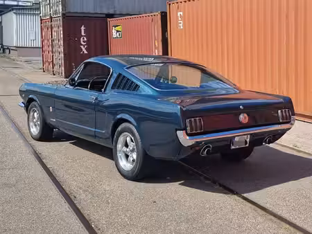 Ford Mustang Fastback V8 4.7
