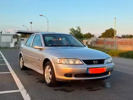 Opel Vectra 1.6 100 Edition