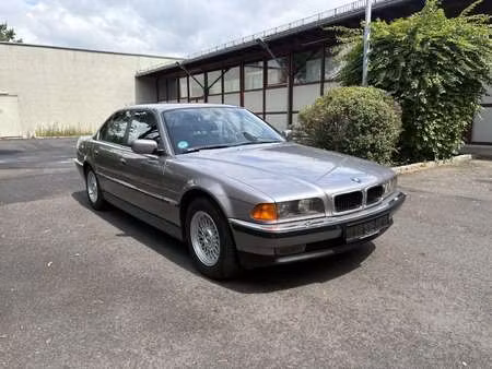 BMW Série 7 728i 2.8 193