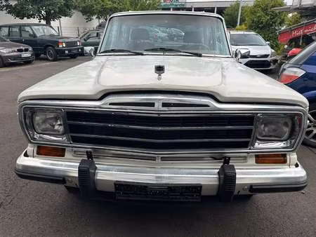 Jeep Wagoneer 