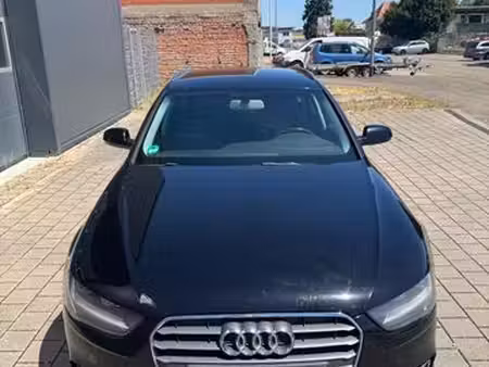 Audi A4 2.0 TDI 143 Attraction