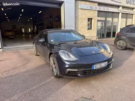 Porsche Panamera 4 330 4x4