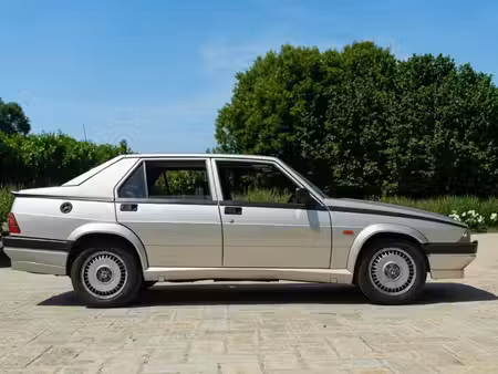 Alfa Romeo 75 2.0