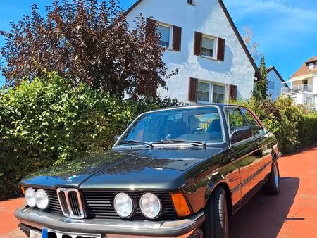 BMW Série 3 323i