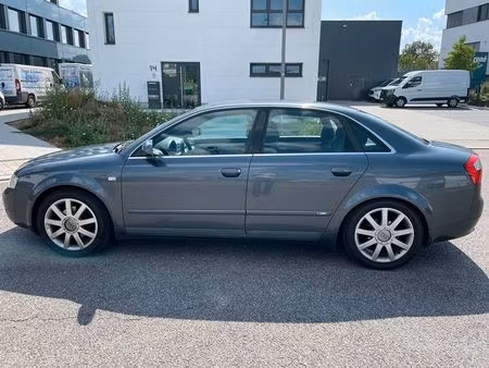 Audi A4 2.0 S line