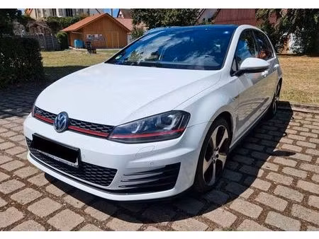 Volkswagen Golf GTI 2.0 TSI 220