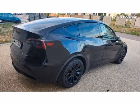 Tesla Model Y Grande Autonomie 275