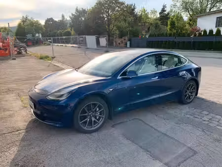Tesla Model 3 306