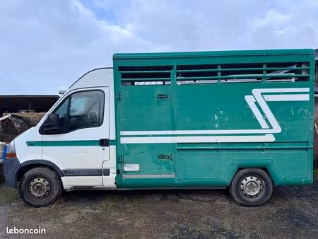 Renault Master 2.5 dCi 100