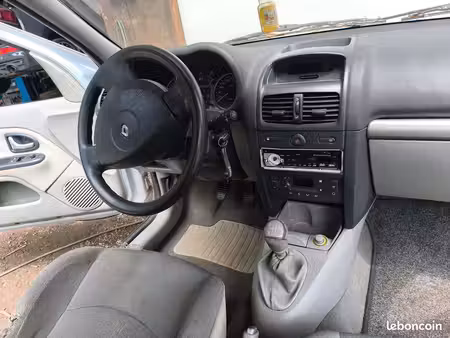Renault Clio 1.4 98