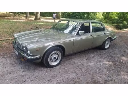 Daimler Double Six