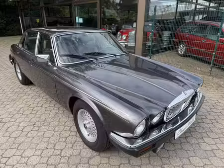 Daimler Double Six 