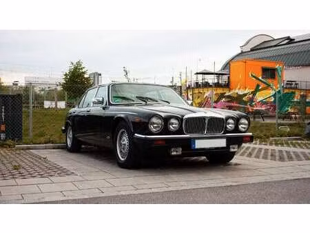 Daimler Double Six