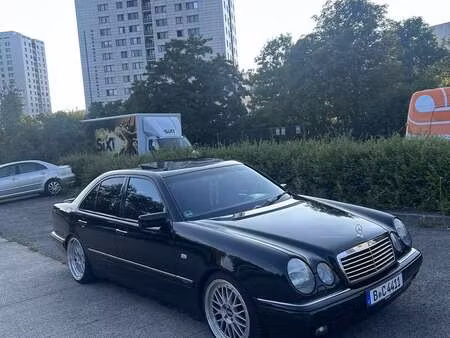 Mercedes-Benz Classe E E 240 V6 2.6 170 Avantgarde