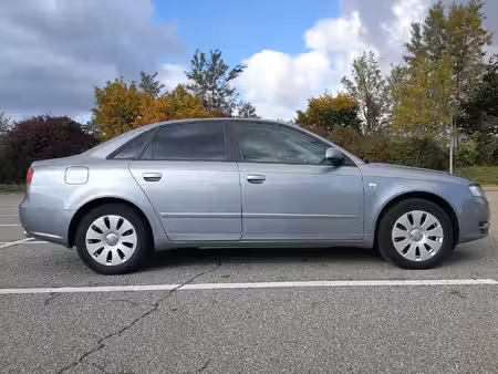 Audi A4 V6 3.2 FSI 256