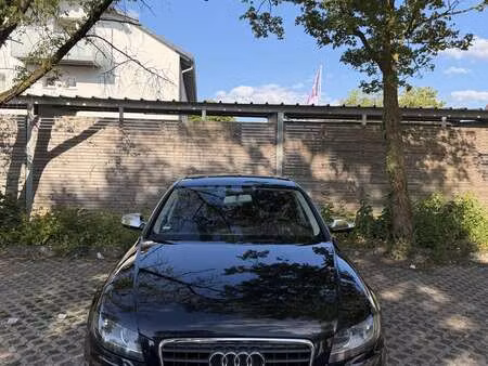 Audi A4 2.0 TDI 143 Attraction