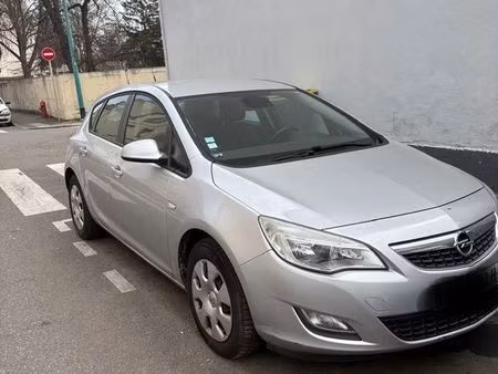 Opel Astra 1.2 90