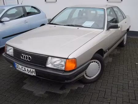 Audi 100 2.3
