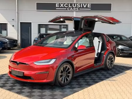 Tesla Model X 670
