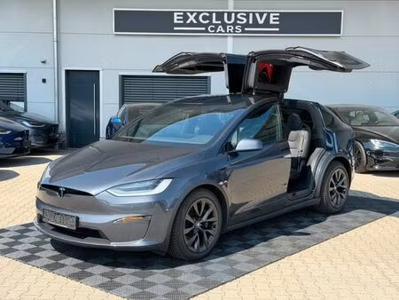 Tesla Model X 670