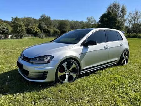 Volkswagen Golf GTI 2.0 TSI 220