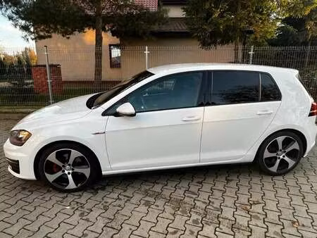 Volkswagen Golf GTI 2.0 TSI 220
