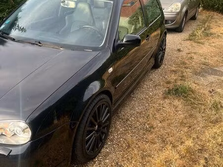 Volkswagen Golf R32 V6 3.2 TDI 105 4Motion