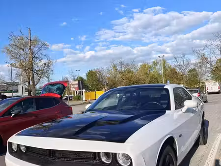 Dodge Challenger SXT Plus