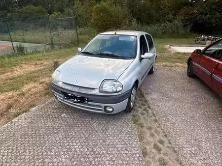 Renault Clio 1.4 75