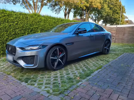 Jaguar XE P250 2.0 250 R-Dynamic Black
