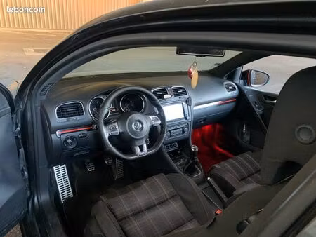 Volkswagen Golf GTI 2.0 TSI 210