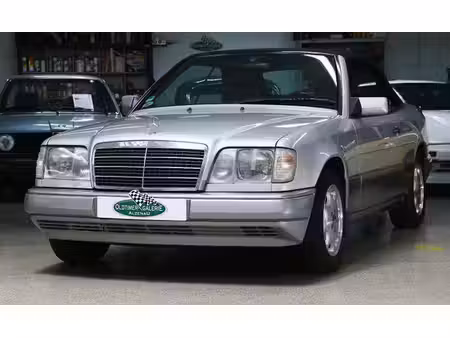 Mercedes-Benz Classe E E 200 136