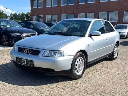 Audi A3 1.6 102 Ambiente