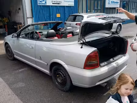 Opel Astra 2.2 147