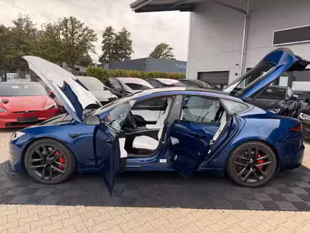 Tesla Model S Plaid 1020 4x4