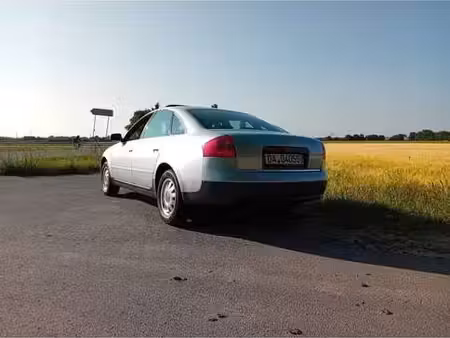 Audi A6 V6 2.4 165