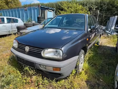 Volkswagen Golf 1.8 75