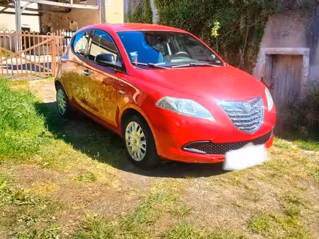 Lancia Ypsilon 1.2 69 Black & Red